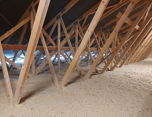 Zateplení stropu dětské léčebny pomocí foukané izolace